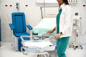 Un_neonato_nasce_in_casa_a_Cen