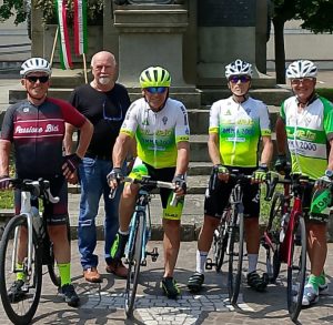 Ciclisti_in_pellegrinaggio_ver