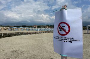 Divieti_di_balneazione_a_Lido_