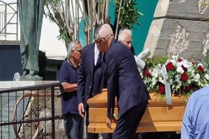Una_comunit%C3%A0_in_lutto%3A_l%27addio